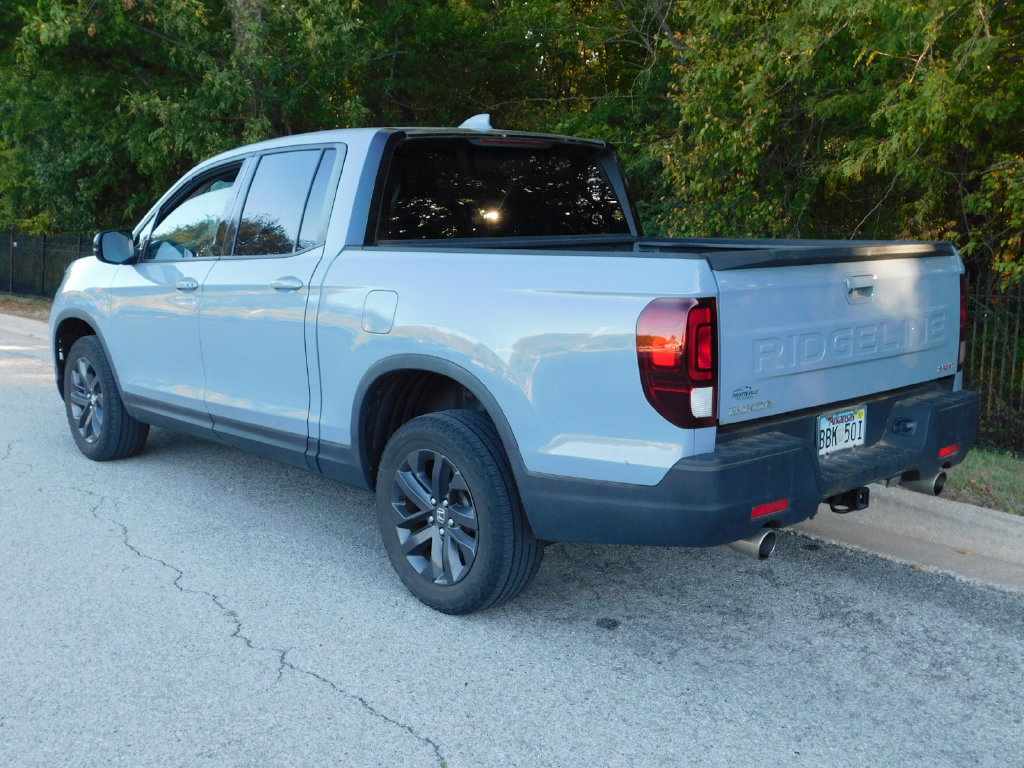 Certified 2024 Honda Ridgeline Sport image 3