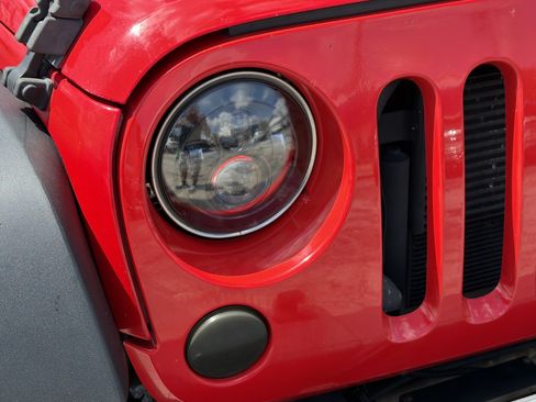 Used 2018 Jeep Wrangler Unlimited Sport S AWD/4WD image 9