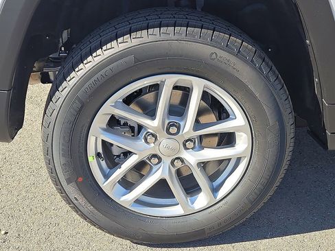 New 2025 Jeep Grand Cherokee 4WD image 7