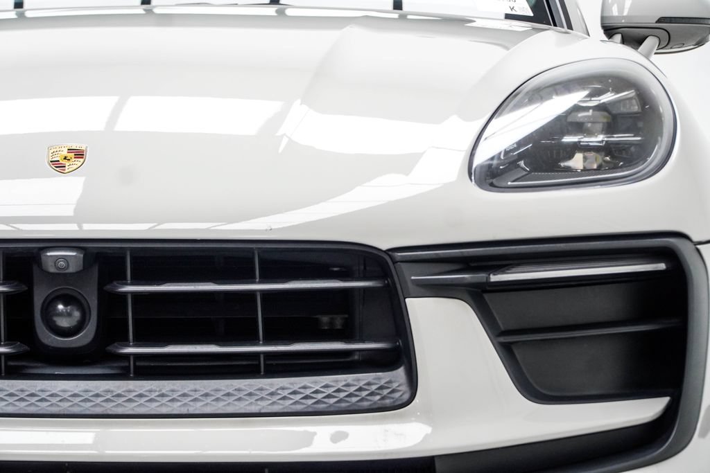 Used 2023 Porsche Macan AWD/4WD image 11