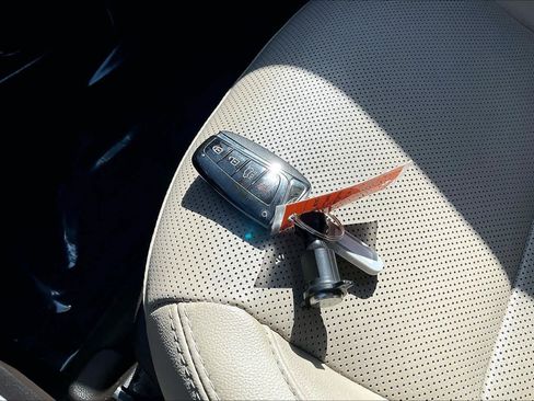 Used 2018 Hyundai Santa Fe Sport image 11