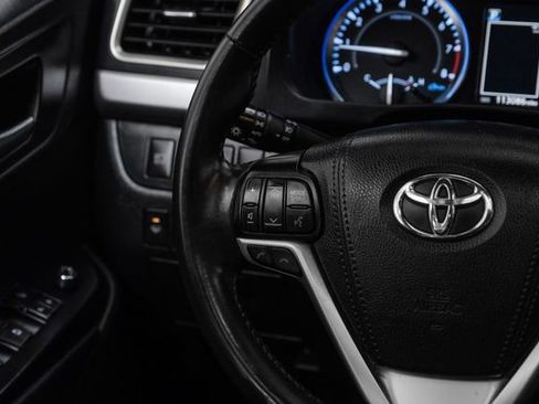 Used 2019 Toyota Highlander XLE image 13