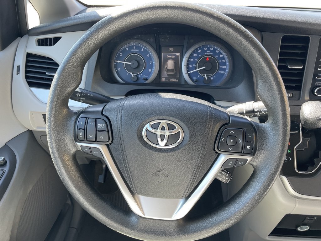 Used 2020 Toyota Sienna LE w/ LE Preferred Package FWD image 16