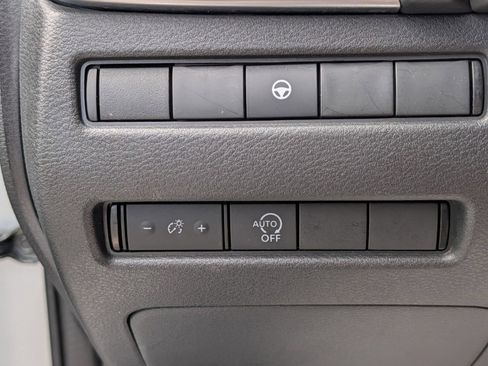 Used 2023 Nissan Rogue SV AWD/4WD image 9
