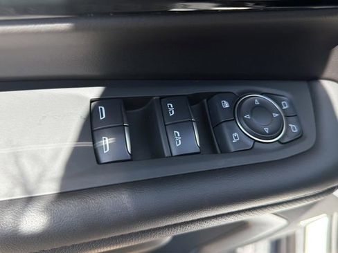 Used 2025 Chevrolet Tahoe High Country AWD/4WD image 22