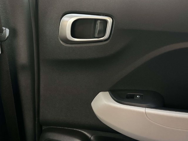 Used 2024 Hyundai Venue SEL FWD image 26