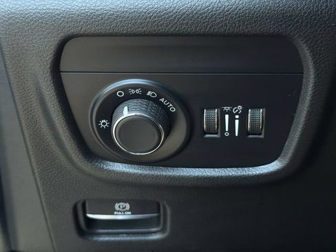 Used 2023 Jeep Grand Cherokee Laredo w/ Luxury Tech Group I AWD/4WD image 32