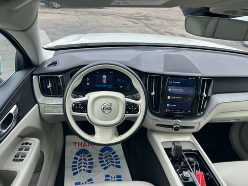 Used 2023 Volvo XC60 B5 Plus AWD/4WD image 19