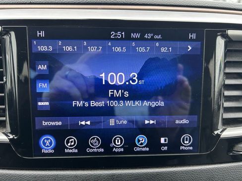 Used 2017 Chrysler Pacifica Touring-L image 25