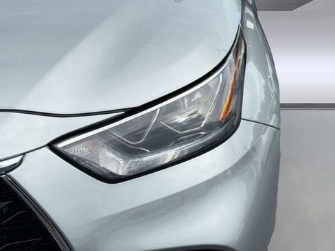 Used 2023 Toyota Highlander Limited FWD image 11