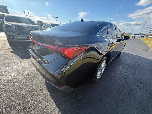Used 2021 Toyota Avalon XLE FWD image 3