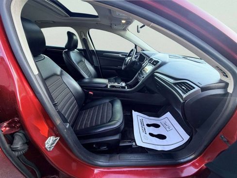 Used 2017 Ford Fusion SE w/ Equipment Group 201A FWD image 26