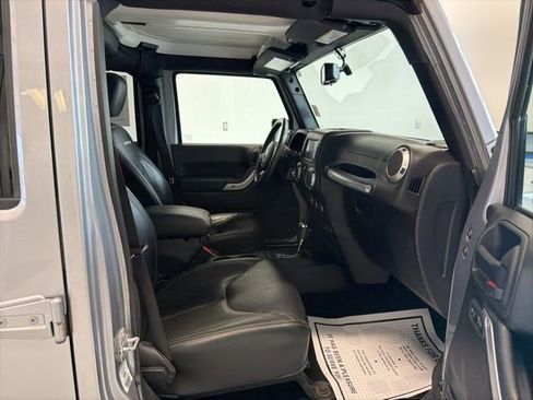 Used 2017 Jeep Wrangler Unlimited Rubicon w/ Connectivity Group AWD/4WD image 26
