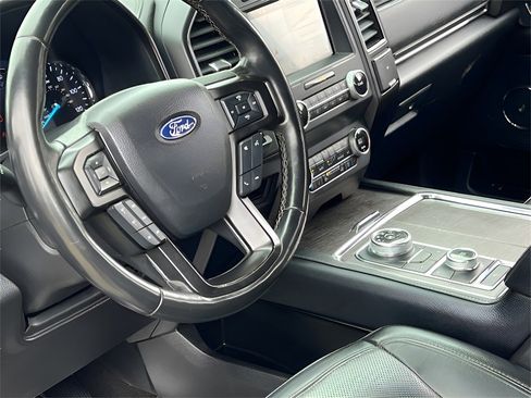 Used 2019 Ford Expedition Limited image 3
