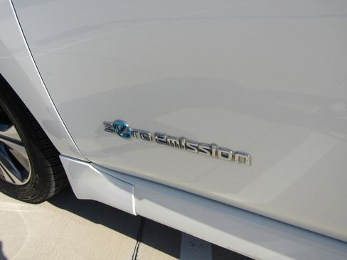 Used 2019 Nissan Leaf SL w/ SL Technology Package image 9