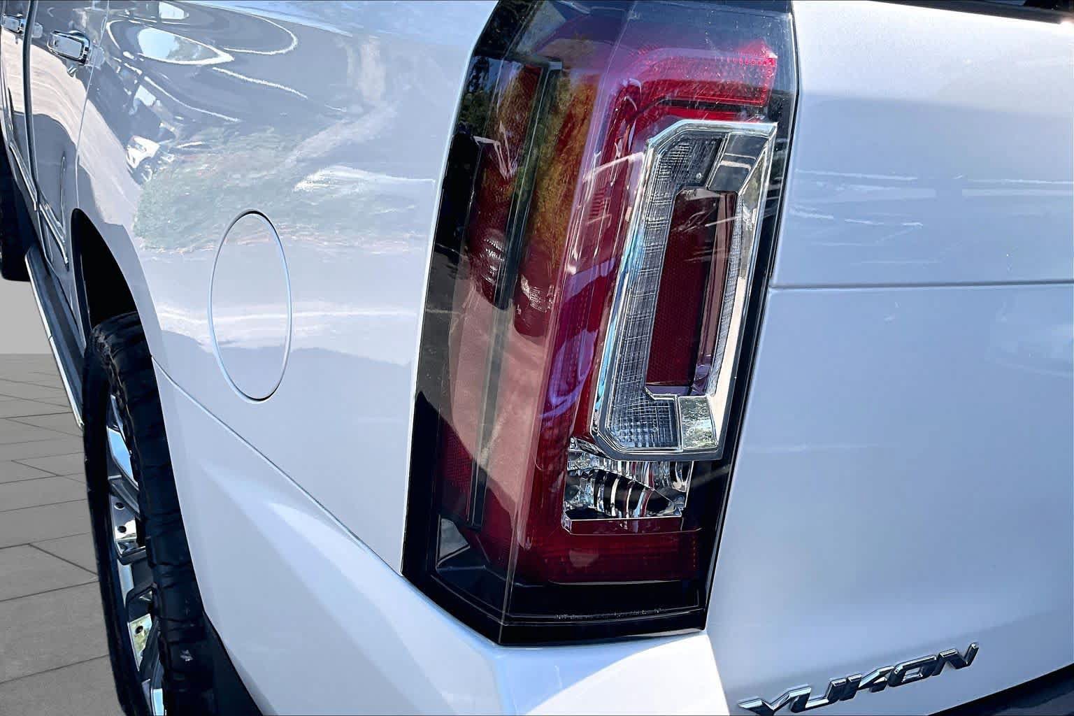 Used 2016 GMC Yukon Denali w/ Open Road Package AWD/4WD image 29