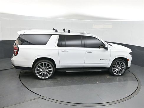 Used 2021 Chevrolet Suburban Premier w/ Premium Package image 31