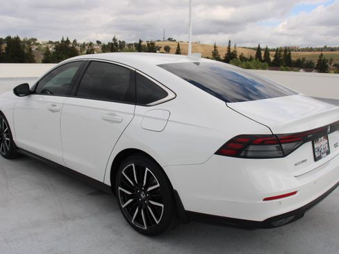 Used 2024 Honda Accord Touring image 5