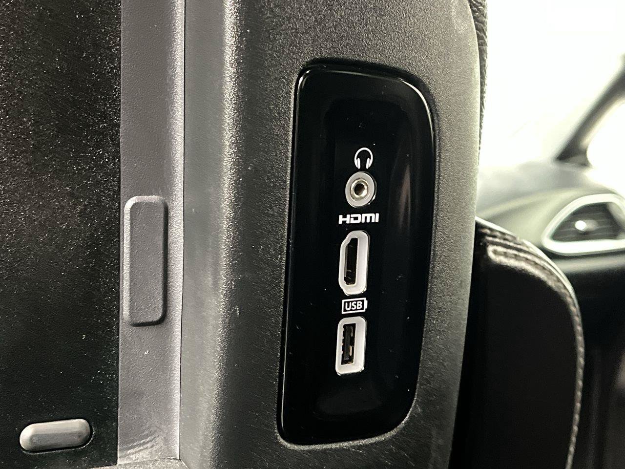 Used 2018 Chrysler Pacifica Touring-L Plus FWD image 12