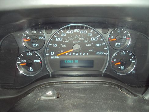 Used 2010 Chevrolet Express 1500 AWD image 19
