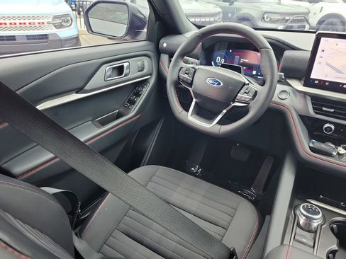 Used 2025 Ford Explorer ST-Line w/ Premium Package image 11