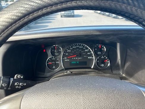 Used 2019 Chevrolet Express 2500 w/ Enhanced Convenience Package RWD image 10