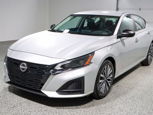 Used 2024 Nissan Altima 2.5 SV image 29