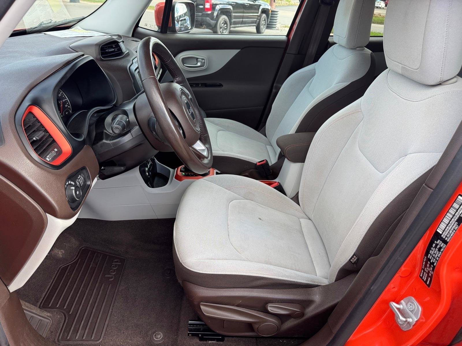 Used 2015 Jeep Renegade Latitude AWD/4WD image 6