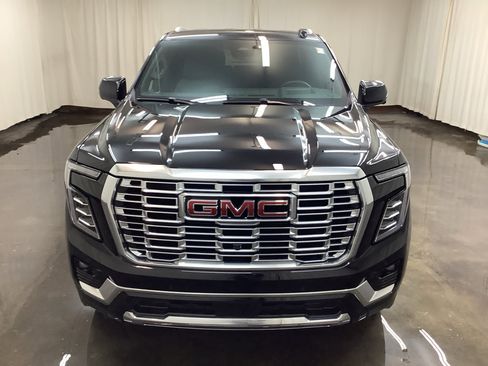 Used 2025 GMC Yukon Denali image 3