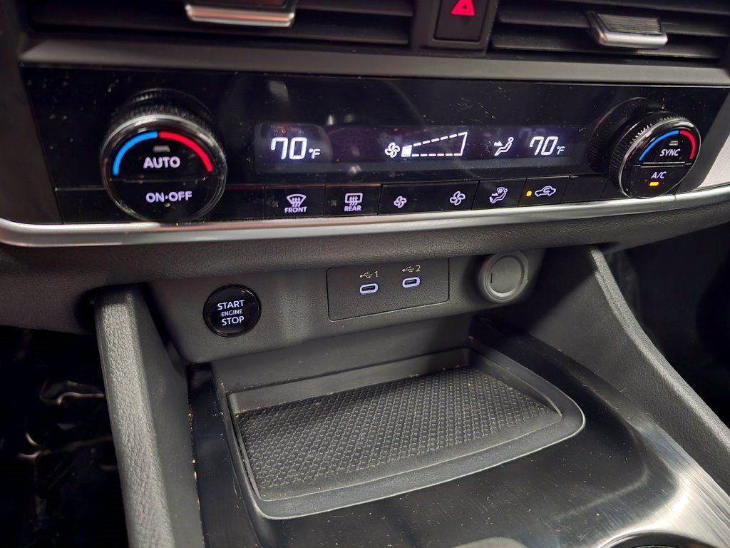 Used 2025 Nissan Rogue SV FWD image 26