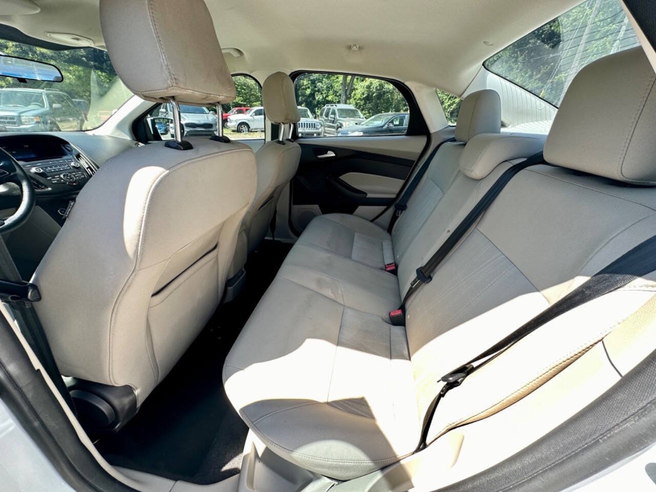 Used 2015 Ford Focus SE FWD image 12