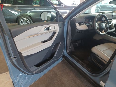 New 2025 Ford Explorer Active w/ Active Comfort Package image 9