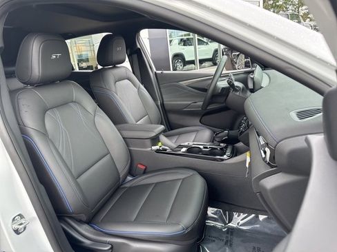 New 2025 Buick Envista Sport Touring image 25
