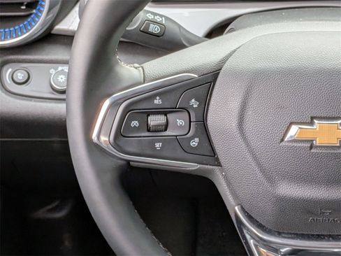 Used 2025 Chevrolet Trax LT w/ LT Convenience Package image 20