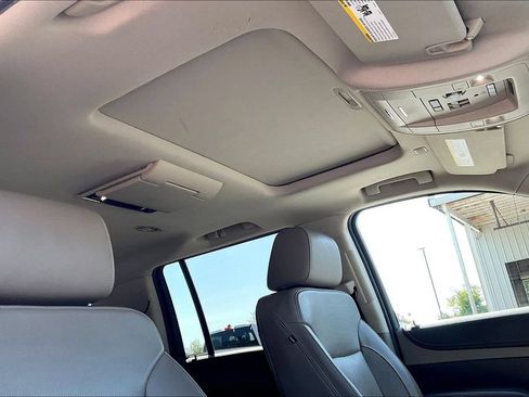 Used 2019 Chevrolet Suburban Premier AWD/4WD image 22