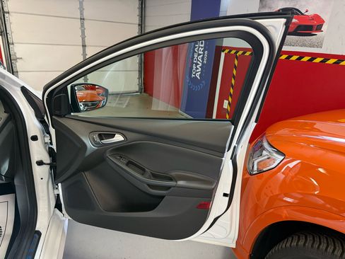 Used 2017 Ford Focus RS image 40