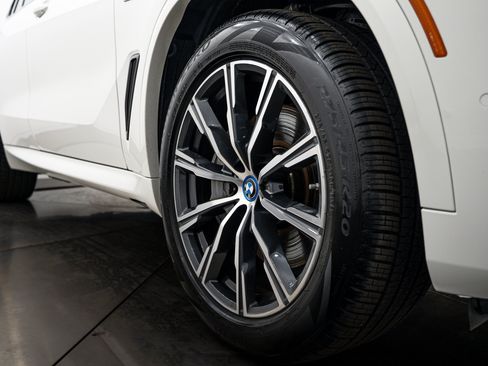 Used 2022 BMW X5 xDrive45e w/ M Sport Package AWD/4WD image 25