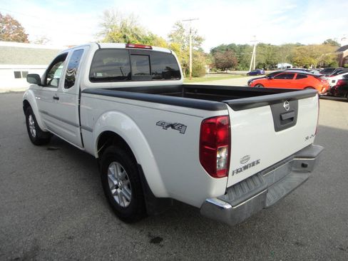 Used 2020 Nissan Frontier SV image 4