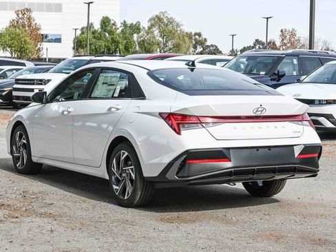 New 2026 Hyundai Elantra Limited FWD image 8