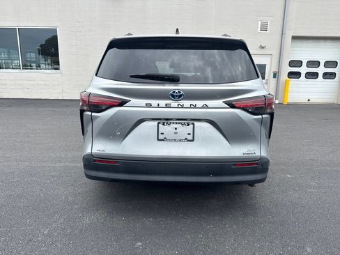 Used 2022 Toyota Sienna XLE w/ XLE Plus Package AWD/4WD image 3