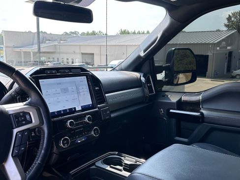 Used 2022 Ford F250 Lariat w/ Black Appearance Package AWD/4WD image 27
