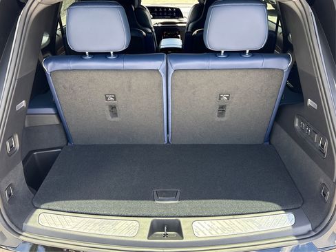 New 2026 Cadillac Vistiq Premium Luxury image 11