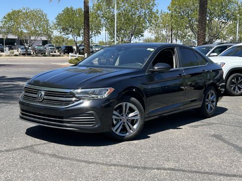 Certified 2024 Volkswagen Jetta SE FWD image 31