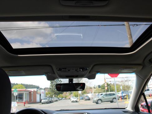 Used 2018 Subaru Outback 2.5i Limited image 12