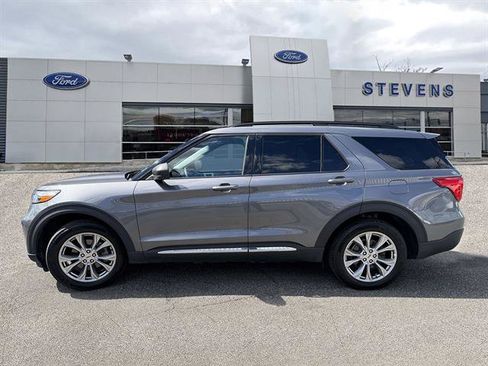 Certified 2023 Ford Explorer XLT w/ Equipment Group 202A AWD/4WD image 4