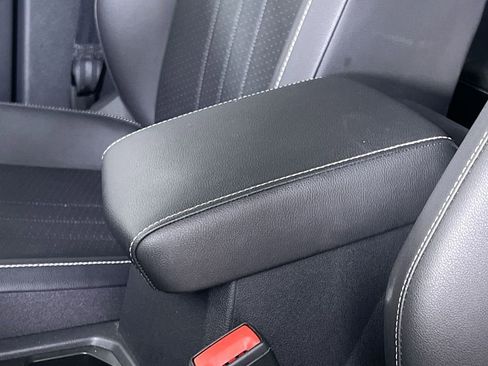 Used 2024 Volkswagen Tiguan SE image 20