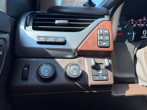 Used 2020 Chevrolet Tahoe Premier AWD/4WD image 16