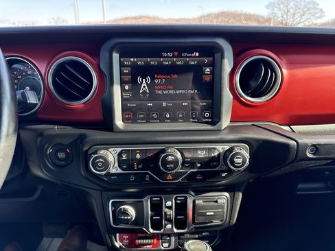 Used 2021 Jeep Wrangler Unlimited Rubicon w/ Uconnect 4C Nav & Sound Group image 18