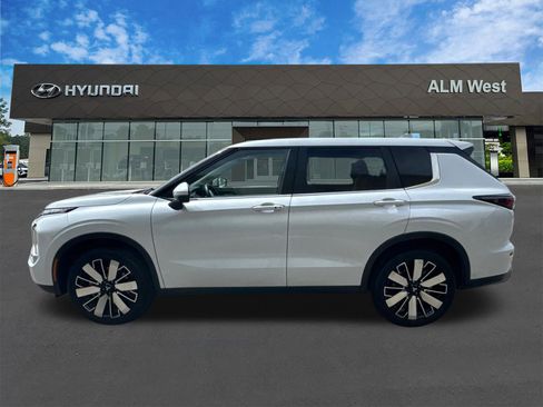 Used 2025 Mitsubishi Outlander SE FWD image 8