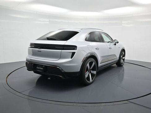 Certified 2025 Porsche Macan Turbo Electric image 27